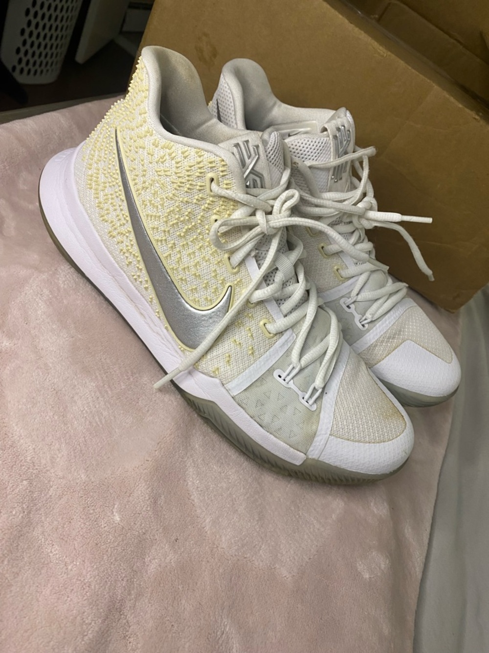 Nike Kyrie 3 White Chrome Irving Sneakers Shoes  Mens Size 10